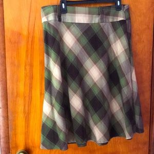 Cute green plaid skirt!